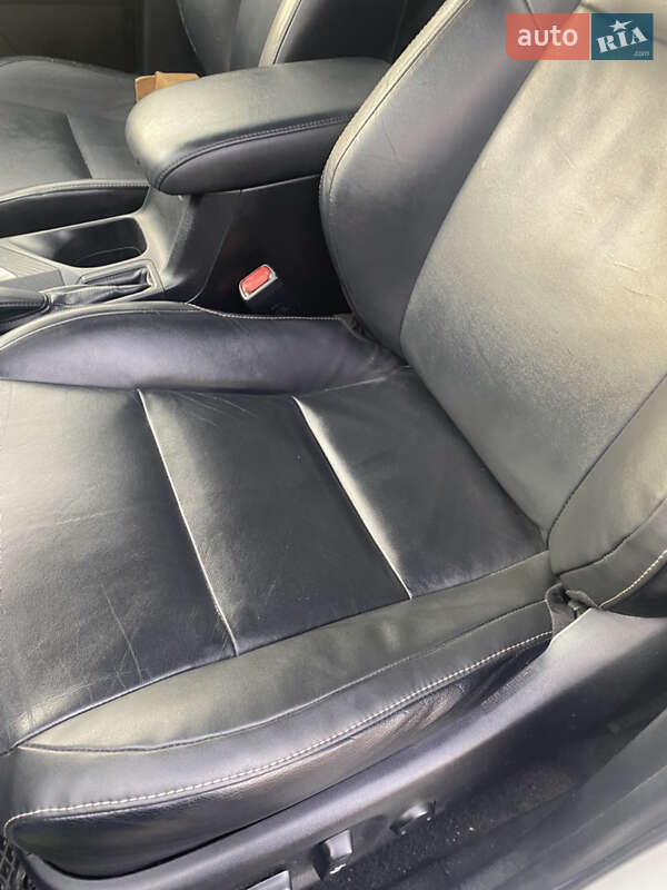 Позашляховик / Кросовер Toyota RAV4 2013 в Вишневому фото 7 Позашляховик / Кросовер Toyota RAV4 2013 в Вишневому