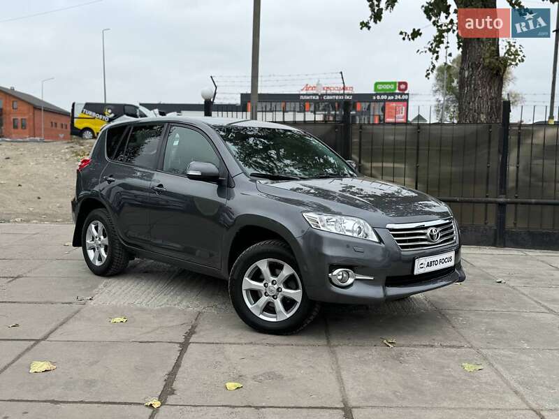 Позашляховик / Кросовер Toyota RAV4 2011 в Києві