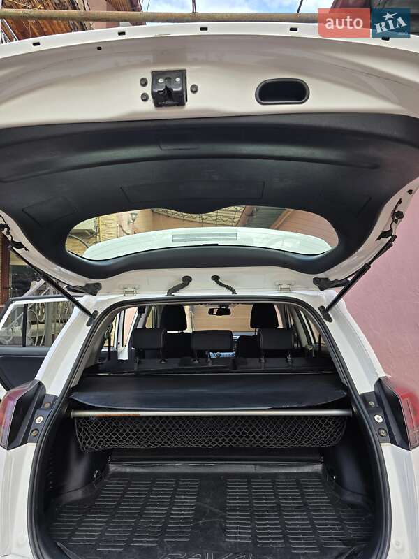 Внедорожник / Кроссовер Toyota RAV4 2018 в Черновцах