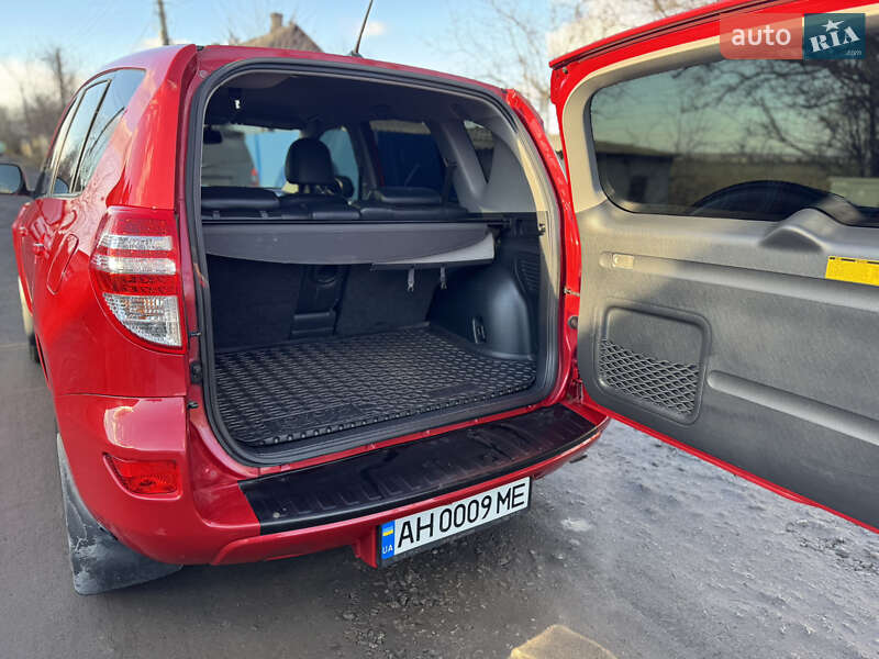 Внедорожник / Кроссовер Toyota RAV4 2011 в Каменском