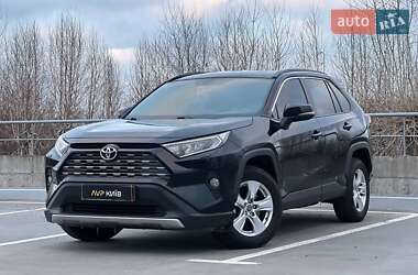 Внедорожник / Кроссовер Toyota RAV4 2019 в Киеве