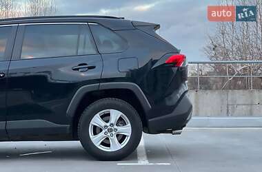 Внедорожник / Кроссовер Toyota RAV4 2019 в Киеве