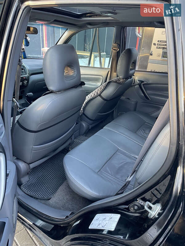 Внедорожник / Кроссовер Toyota RAV4 2003 в Виннице