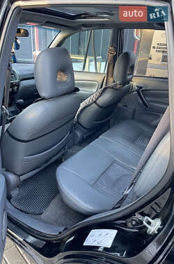 Внедорожник / Кроссовер Toyota RAV4 2003 в 