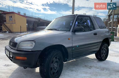 Позашляховик / Кросовер Toyota RAV4 1996 в 