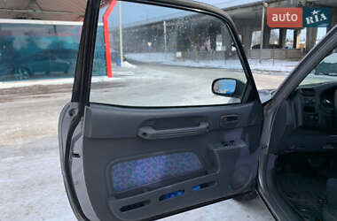 Позашляховик / Кросовер Toyota RAV4 1996 в 