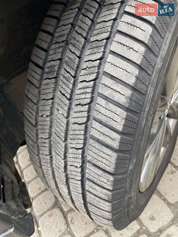 Позашляховик / Кросовер Toyota RAV4 2018 в Долині