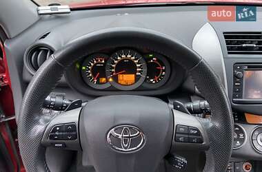 Внедорожник / Кроссовер Toyota RAV4 2012 в 