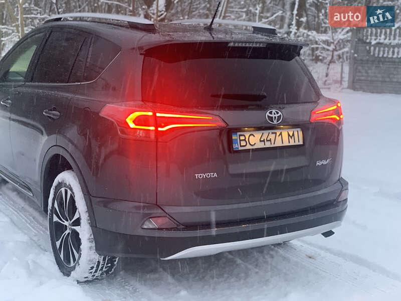 Позашляховик / Кросовер Toyota RAV4 2014 в Львові