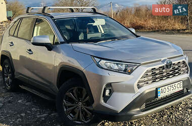 Внедорожник / Кроссовер Toyota RAV4 2023 в Рахове