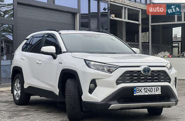 Позашляховик / Кросовер Toyota RAV4 2020 в Рівному