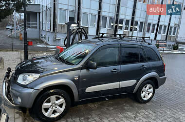 Позашляховик / Кросовер Toyota RAV4 2004 в Ужгороді