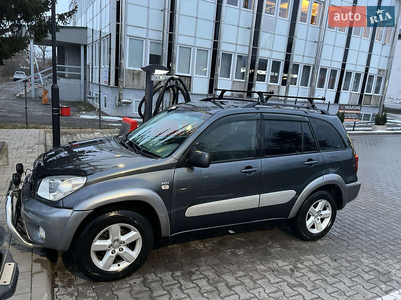 Позашляховик / Кросовер Toyota RAV4 2004 в Ужгороді