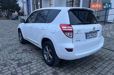 Позашляховик / Кросовер Toyota RAV4 2012 в Рівному