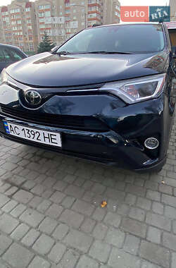 Внедорожник / Кроссовер Toyota RAV4 2017 в Ровно