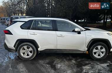 Позашляховик / Кросовер Toyota RAV4 2021 в Львові