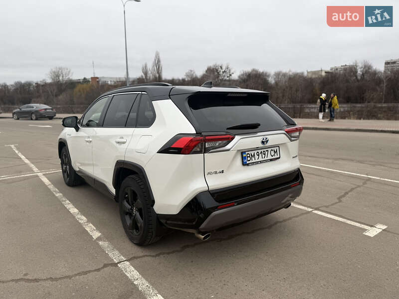 Позашляховик / Кросовер Toyota RAV4 2020 в Сумах