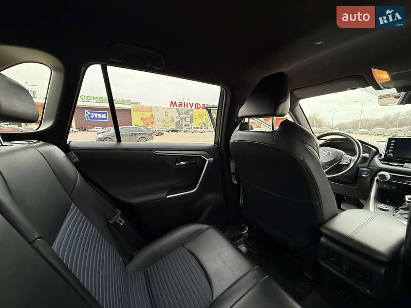 Позашляховик / Кросовер Toyota RAV4 2020 в Сумах