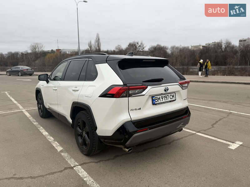Позашляховик / Кросовер Toyota RAV4 2020 в Сумах