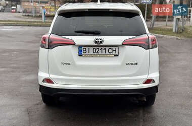 Внедорожник / Кроссовер Toyota RAV4 2016 в 