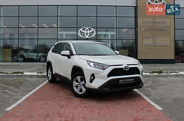 Позашляховик / Кросовер Toyota RAV4 2021 в Черкасах