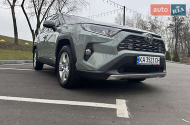 Позашляховик / Кросовер Toyota RAV4 2021 в Києві