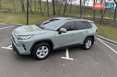 Позашляховик / Кросовер Toyota RAV4 2021 в Києві