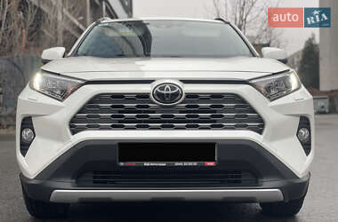 Позашляховик / Кросовер Toyota RAV4 2020 в Києві