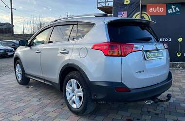 Внедорожник / Кроссовер Toyota RAV4 2015 в 