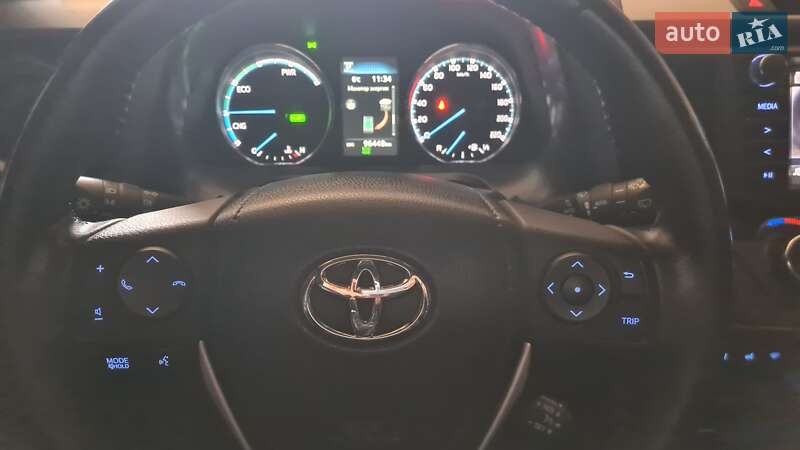 Внедорожник / Кроссовер Toyota RAV4 2017 в 