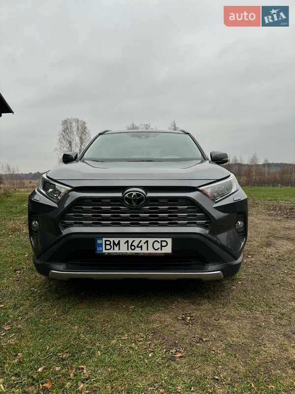 Внедорожник / Кроссовер Toyota RAV4 2020 в Глухове