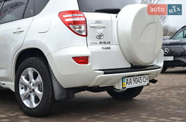 Внедорожник / Кроссовер Toyota RAV4 2011 в 