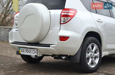Внедорожник / Кроссовер Toyota RAV4 2011 в 