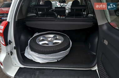 Внедорожник / Кроссовер Toyota RAV4 2011 в 