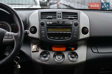Внедорожник / Кроссовер Toyota RAV4 2011 в 