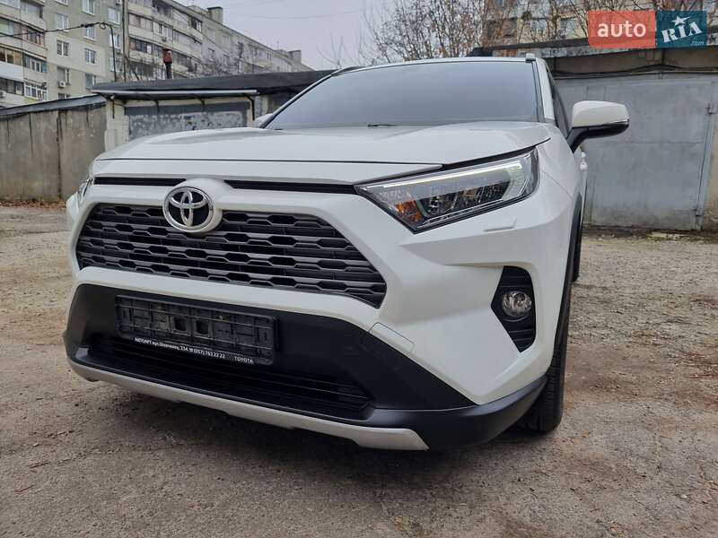 Внедорожник / Кроссовер Toyota RAV4 2019 в Харькове