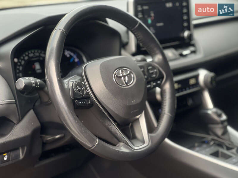 Позашляховик / Кросовер Toyota RAV4 2020 в Рокитному
