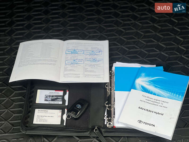 Позашляховик / Кросовер Toyota RAV4 2020 в Рокитному