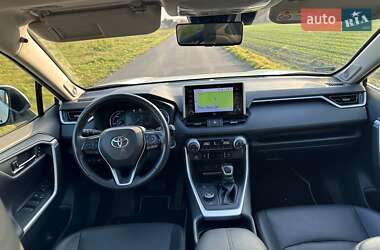 Внедорожник / Кроссовер Toyota RAV4 2019 в 
