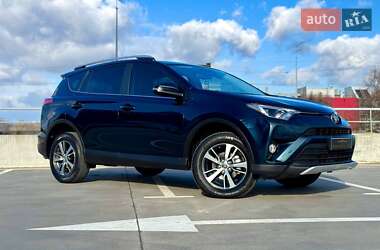 Позашляховик / Кросовер Toyota RAV4 2017 в Києві