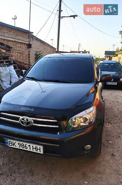 Позашляховик / Кросовер Toyota RAV4 2007 в Рівному