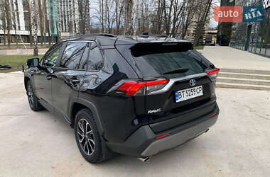 Внедорожник / Кроссовер Toyota RAV4 2021 в Киеве