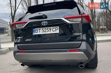 Внедорожник / Кроссовер Toyota RAV4 2021 в Киеве