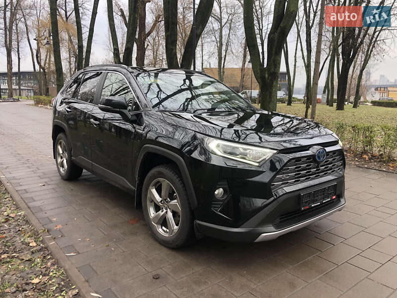 Внедорожник / Кроссовер Toyota RAV4 2019 в Киеве