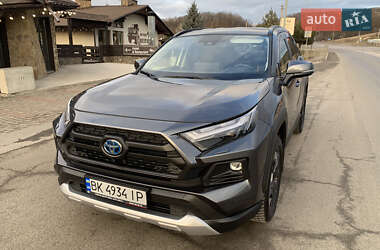 Позашляховик / Кросовер Toyota RAV4 2023 в Рівному