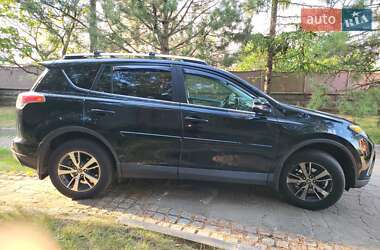 Внедорожник / Кроссовер Toyota RAV4 2015 в 