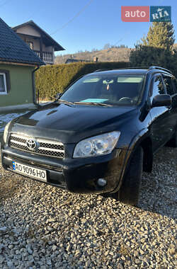 Внедорожник / Кроссовер Toyota RAV4 2006 в Рахове