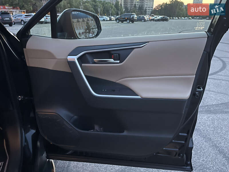 Позашляховик / Кросовер Toyota RAV4 2019 в Харкові