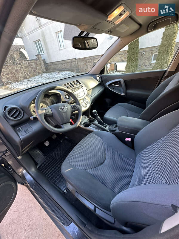 Позашляховик / Кросовер Toyota RAV4 2011 в Монастириській