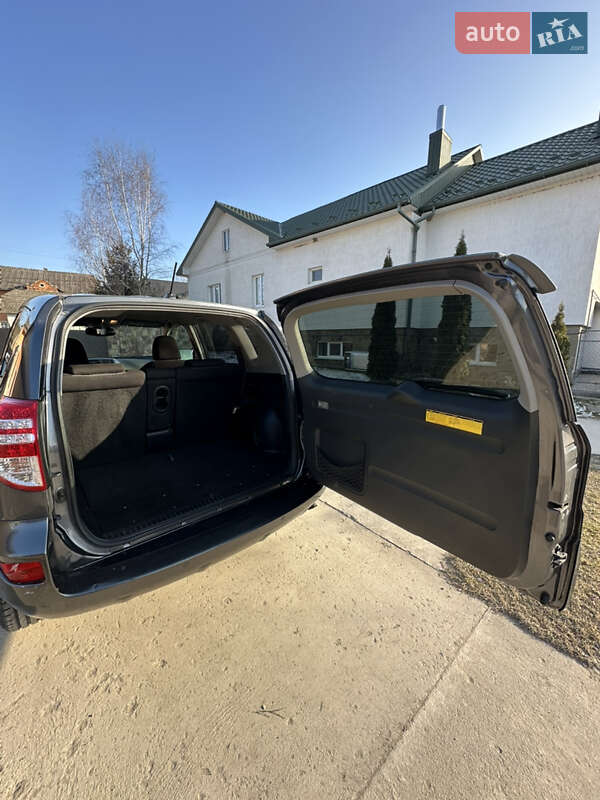 Позашляховик / Кросовер Toyota RAV4 2011 в Монастириській